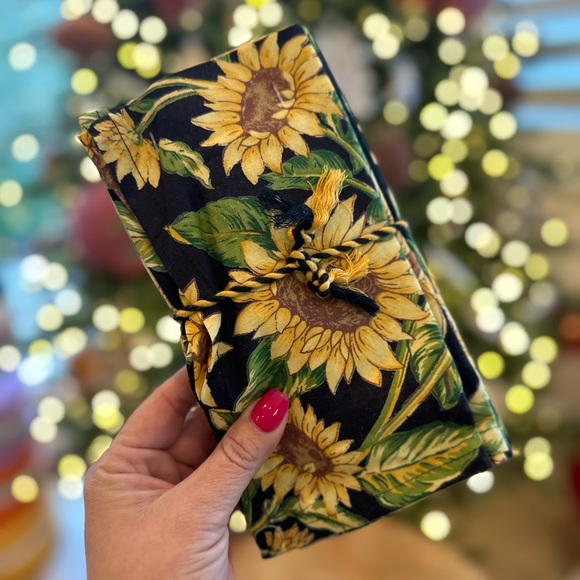 April Cornell sunflower valley napkins 16” X 16” set of 6 black yellow - Picture 2 of 4